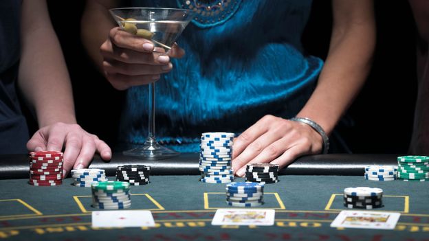 Small Rewards Often Lead to Better Gaming Discoveries